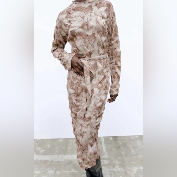 Zara Crinkle Effect MIDI - Picture 2 of 3